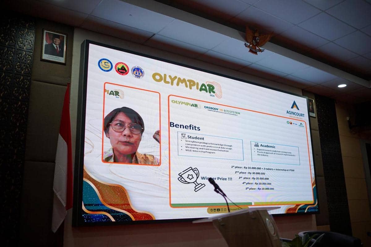 Katarina memberikan penjelasan kepada mahasiswa secara daring terkait Olimpiar 2026 (Foto: IDN Times/Halbert Caniago)