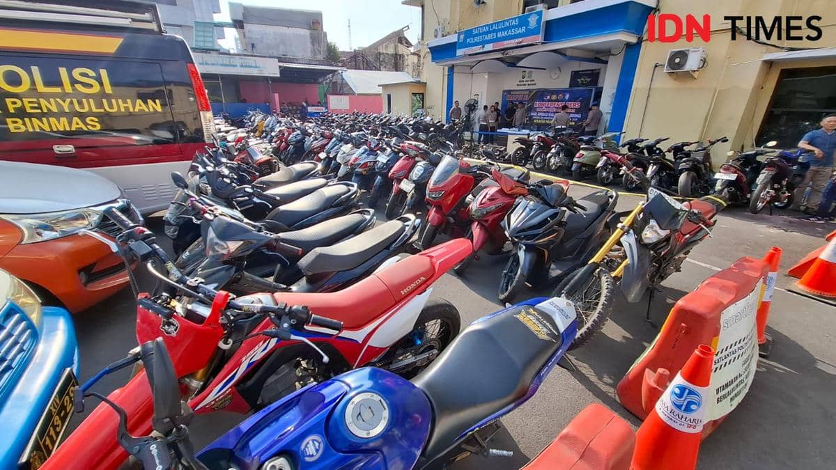 Sejumlah kendaraan yang disita karena menggunakan knalpot brong, Senin (7/9/2026). IDN Times/Darsil Yahya