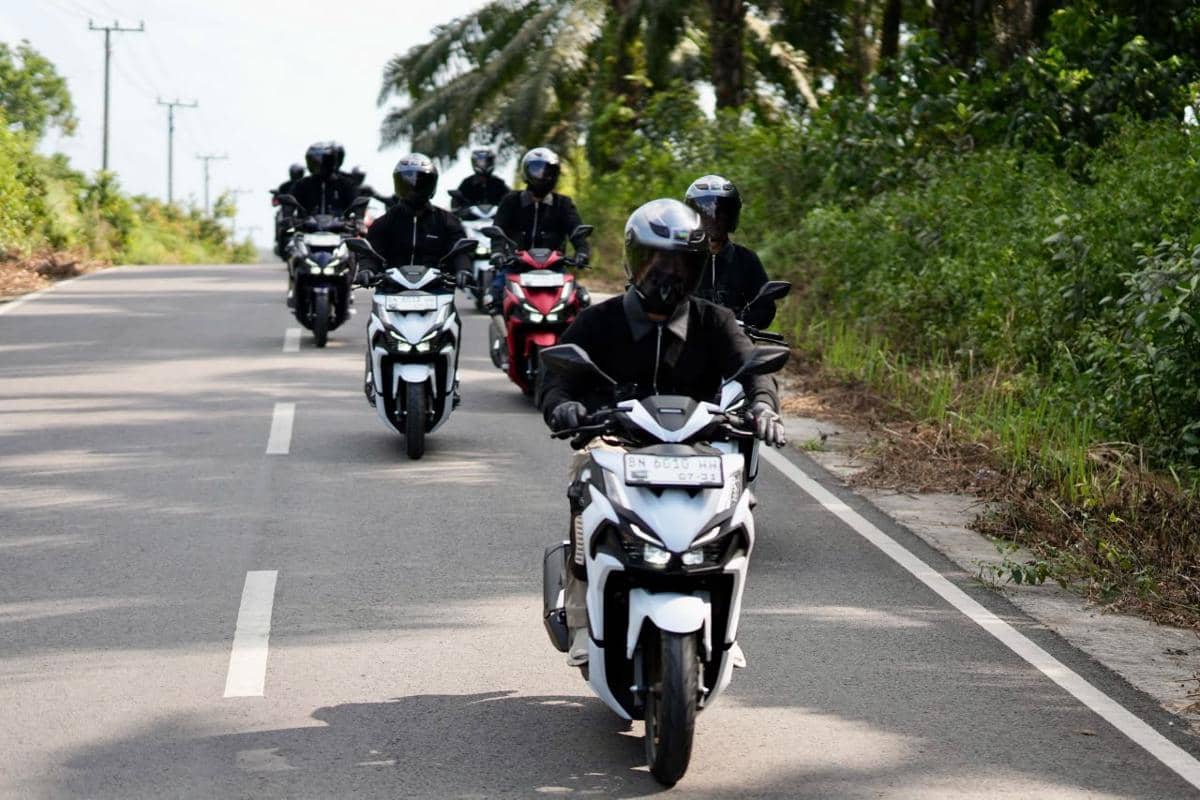 Hujan Abu Vulkanik, Ini Cara Aman Berkendara dengan Motor