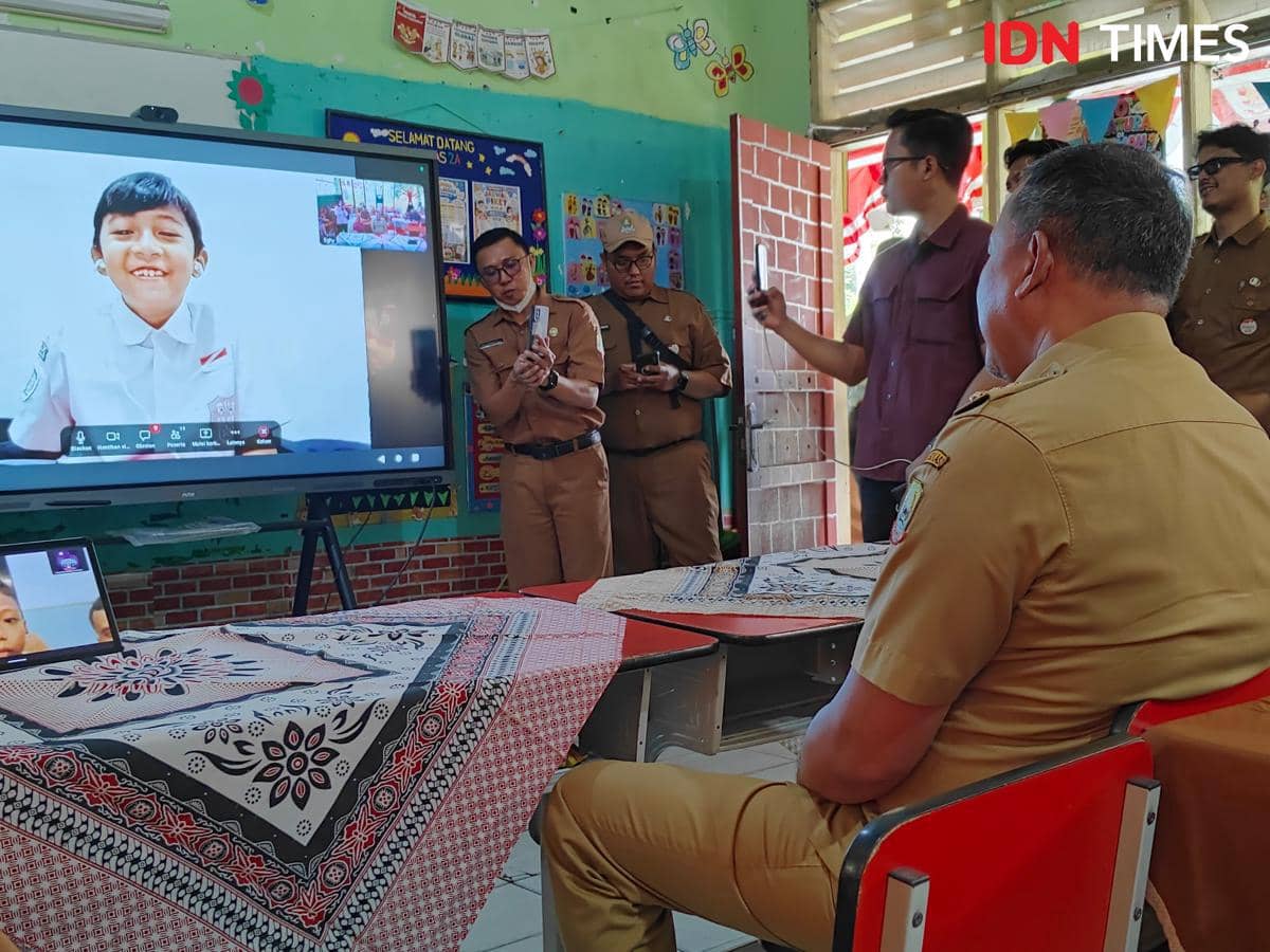 PJJ Dampak Abu Vulkanik Anak Krakatau di Bekasi Terkendala Internet