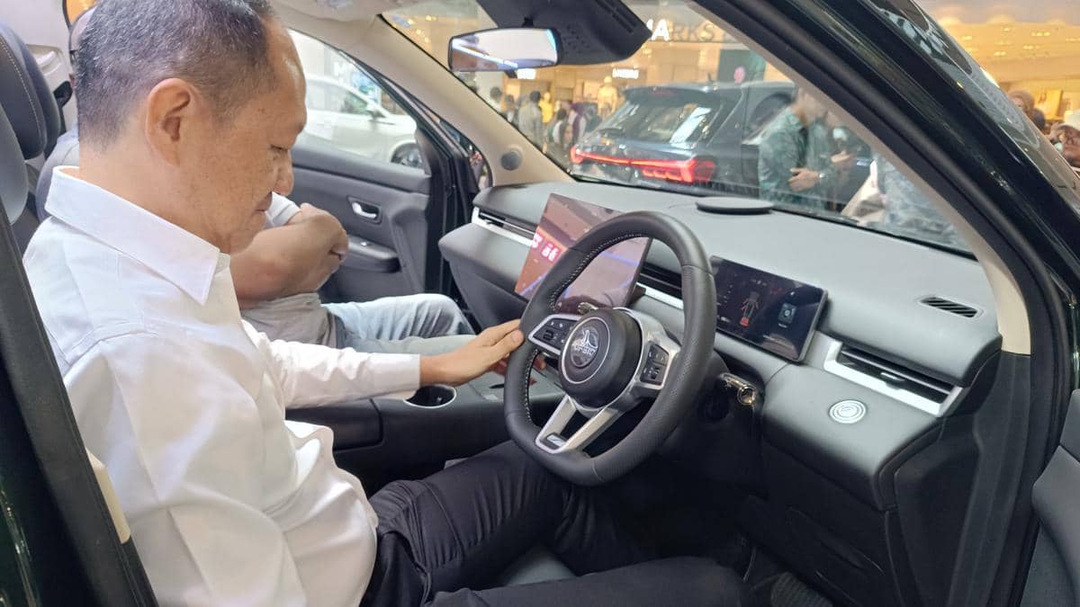 Mobil PHEV Jadi Alternatif di Tengah Tantangan Infrastruktur Isi Daya