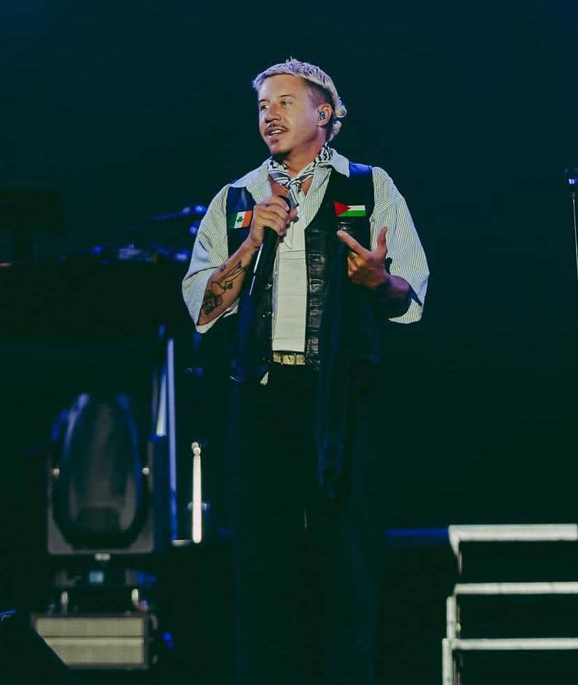 Potret rapper Amerika Macklemore dalam unggahan di akun Instagram pribadinya, @macklemore.