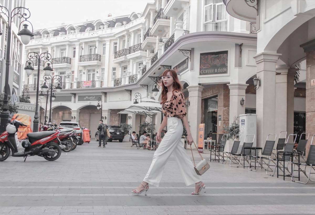 Tubuh Petite? 5 Model Celana Ini Bikin Kaki Tampak Lebih Panjang