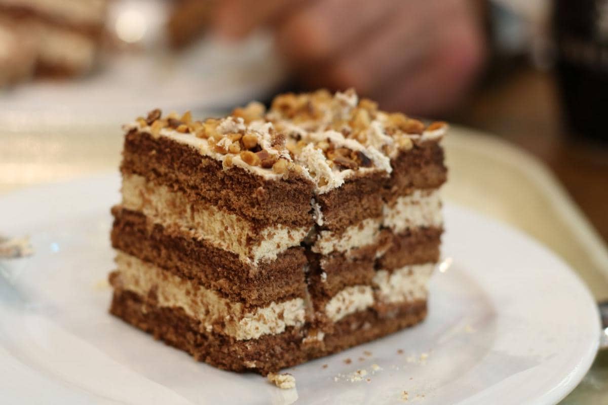 ilustrasi coffee cream cake 