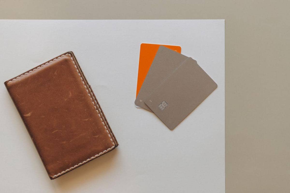 ilustrasi dompet dan kartu