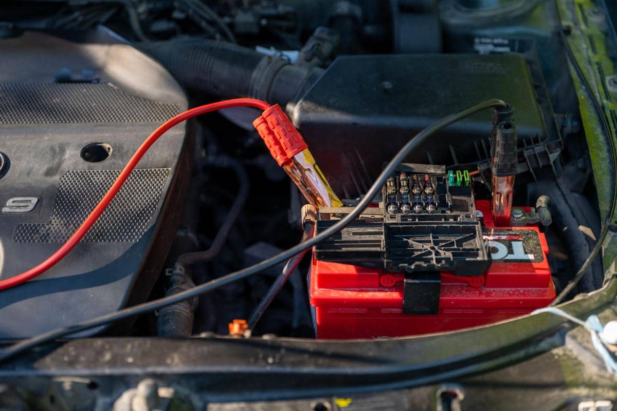 Kenapa Aki Bisa Tekor meski Mobil Tidak Mengalami Kerusakan?
