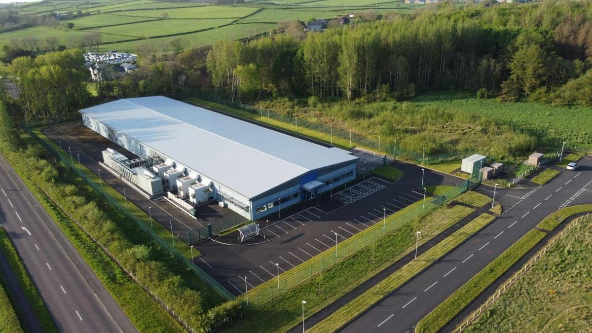 ilustrasi data center, pusat data AI, teknologi