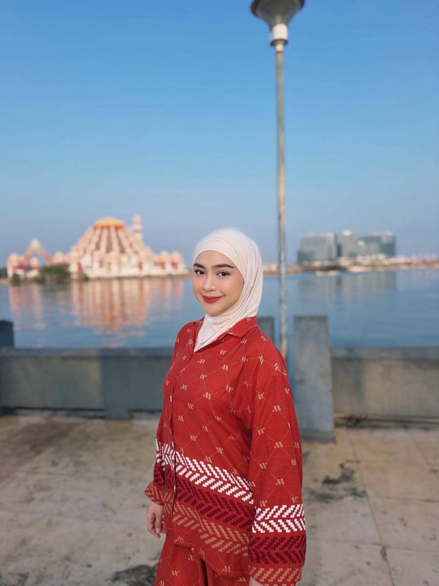 Ria Ricis menikmati liburan di Bali hingga Makassar