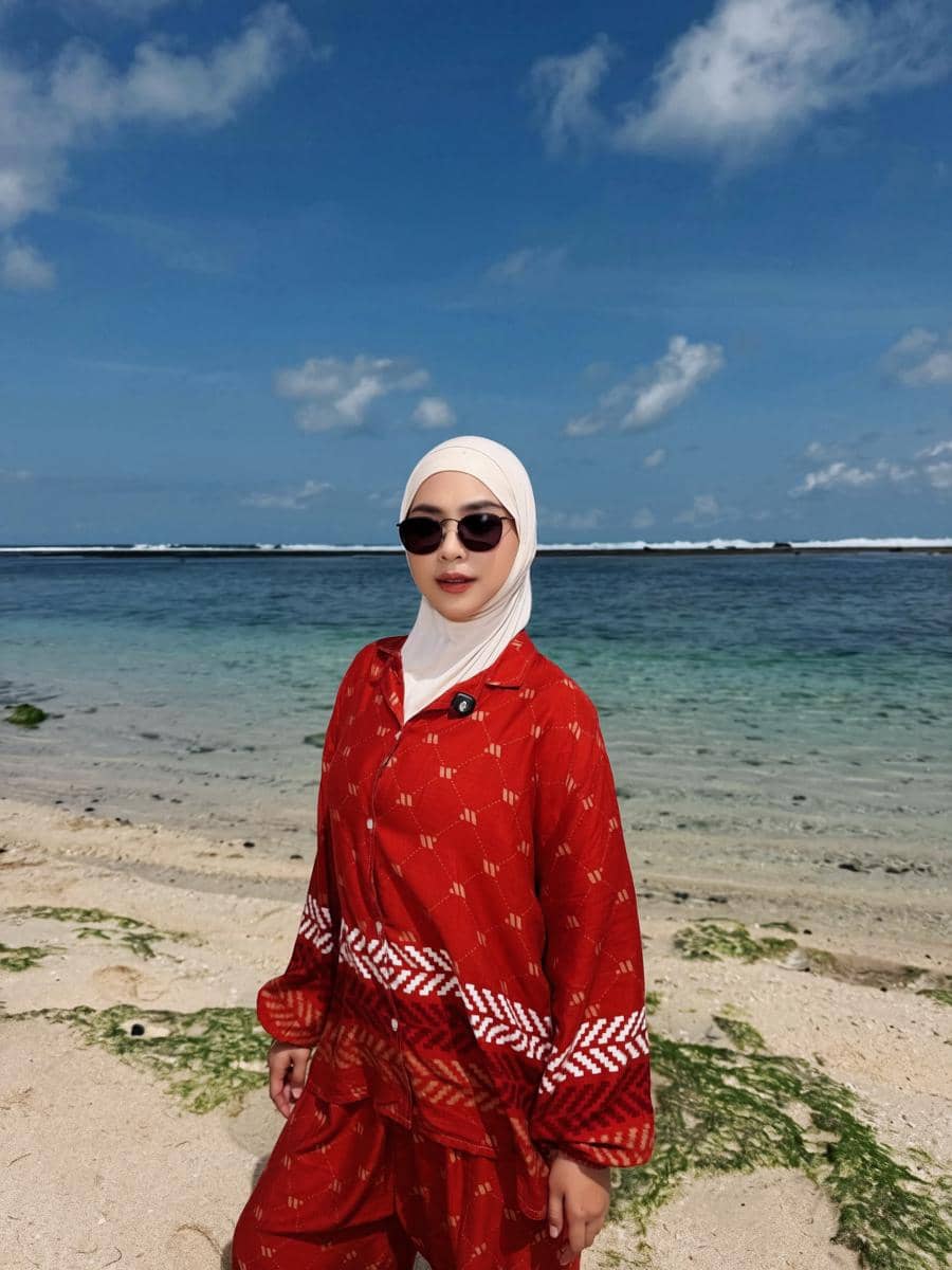 Ria Ricis menikmati liburan di Bali hingga Makassar