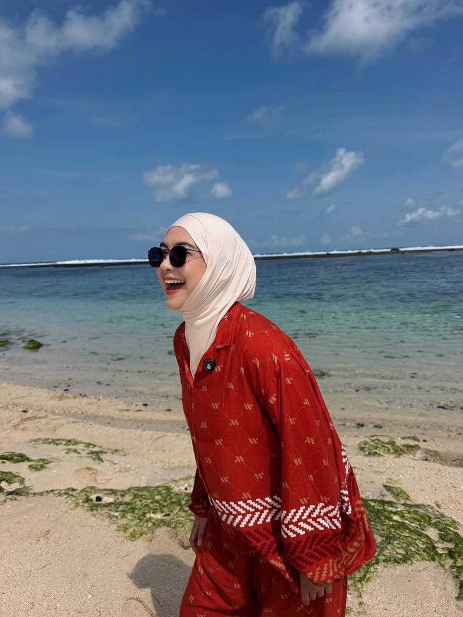 Ria Ricis menikmati liburan di Bali hingga Makassar