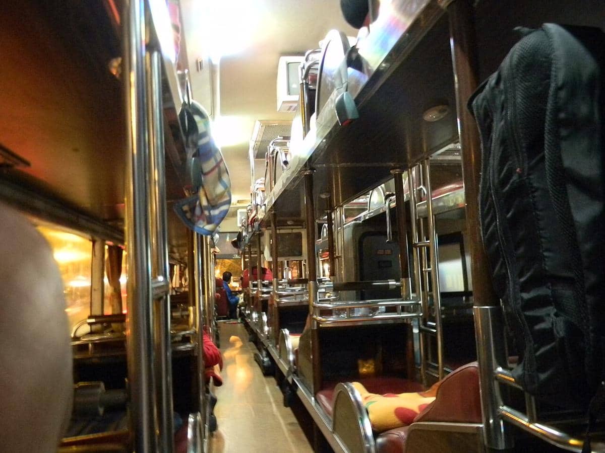ilustrasi sleeper bus