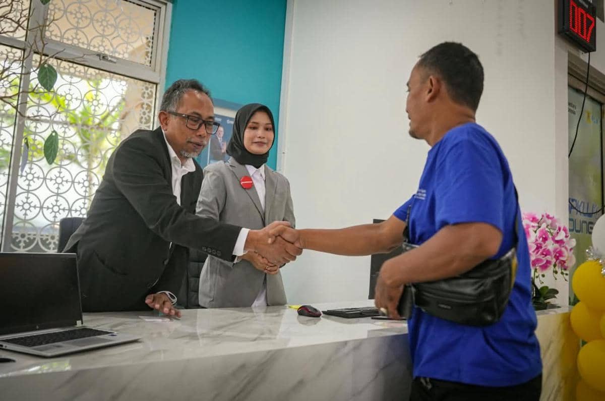 Layani 12,7 Juta Pelanggan di Jateng, Bos PLN Turun Langsung ke Loket