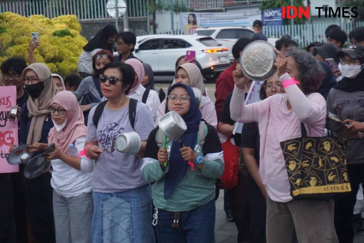 Kelompok Suara Ibu Indonesia (SII) Yogyakarta kembali menggelar aksi turun ke jalan dan mendesak pemerintah menghentikan program Makan Bergi