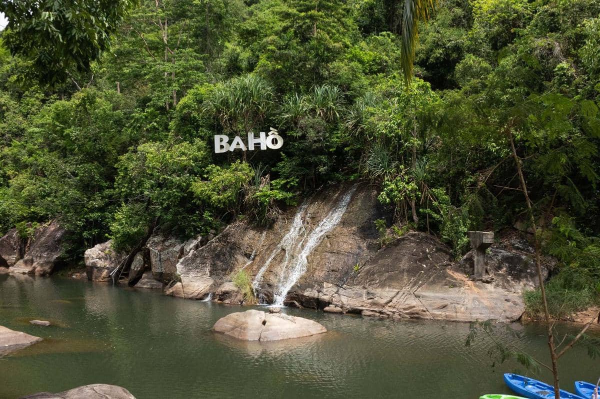 ilustrasi Ba Ho Waterfalls