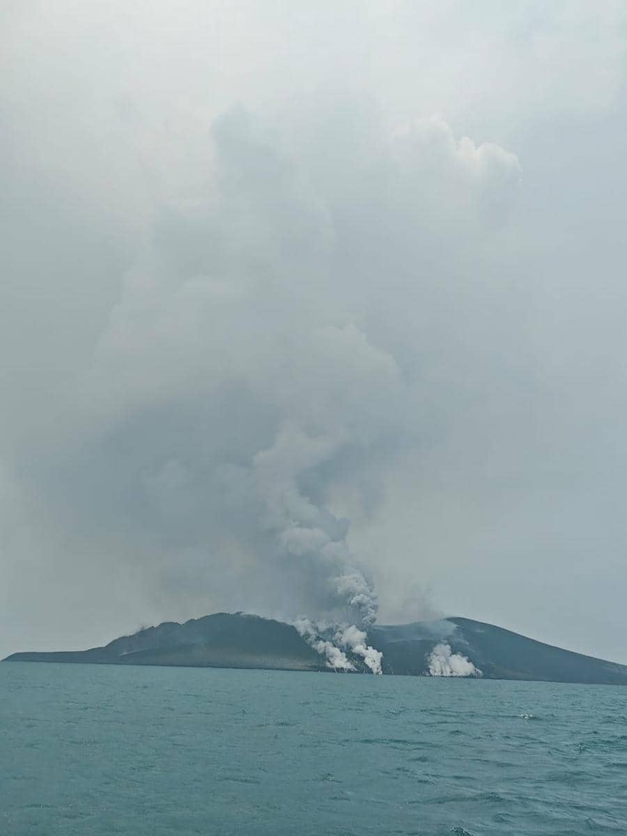 Pantauan Visual Anak Krakatau: Erupsi Turun, Gunung Melebar Horizontal
