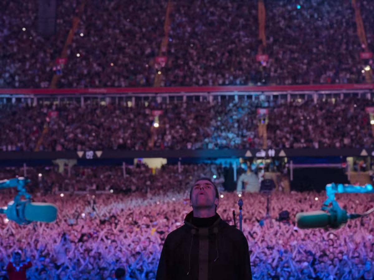 Cuplikan dokumenter Oasis: Don't Look Back in Anger produksi Disney yang mengangkat kisah band Oasis.