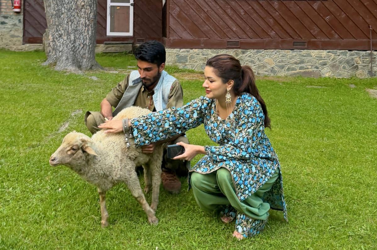 Liburan di Pahalgam, Avneet Kaur Main Bareng Kambing