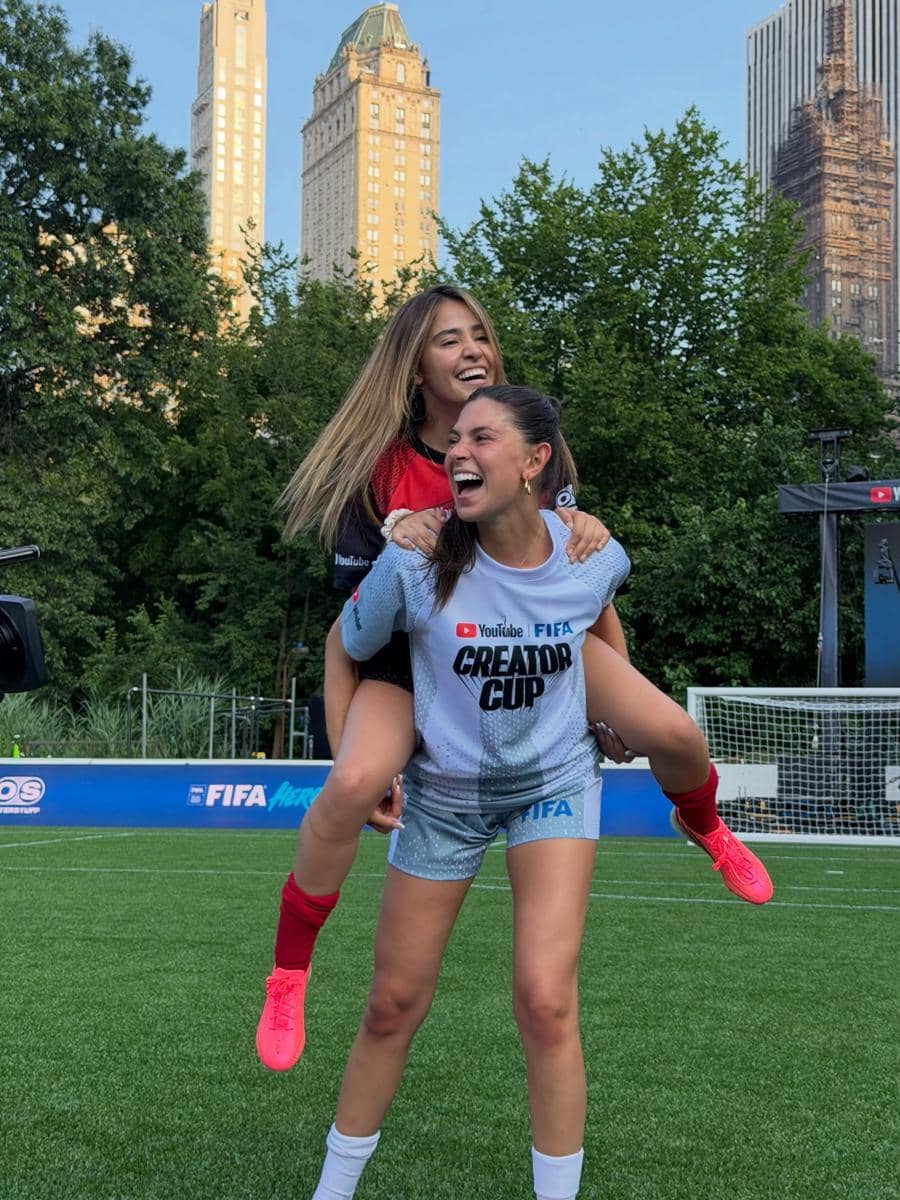 Mercedes Roa dan Celine Dept berpose bersama dalam unggahan di akun Instagram Mercedes Roa.