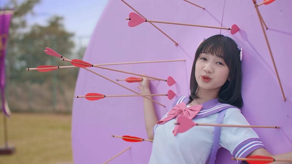 Para trainee JKT48 tampil dalam cuplikan video musik “Bagai Cinta Pertama” yang diunggah kanal YouTube JKT48.