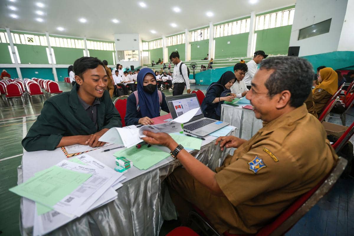 1.214 Mahasiswa Terima Beasiswa dari Pemkot Surabaya 