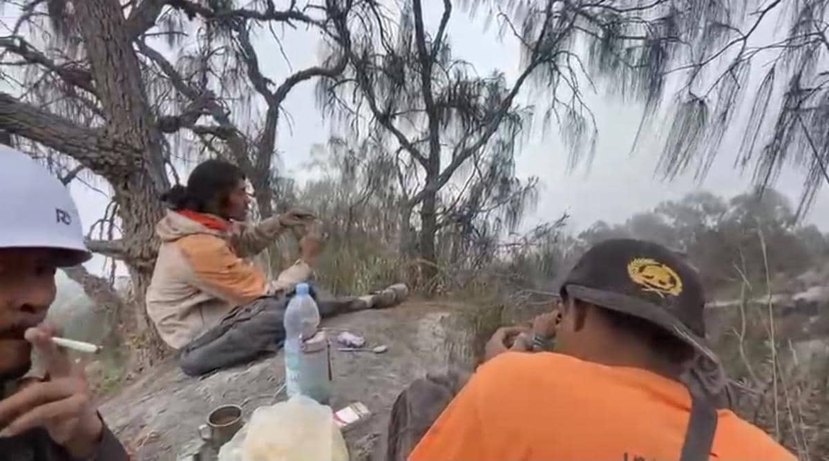 Muhammad Isa Daus Wasa menjalani evakuasi oleh Tim SAR Gabungan dalam proses penyelamatan darurat yang berlangsung.