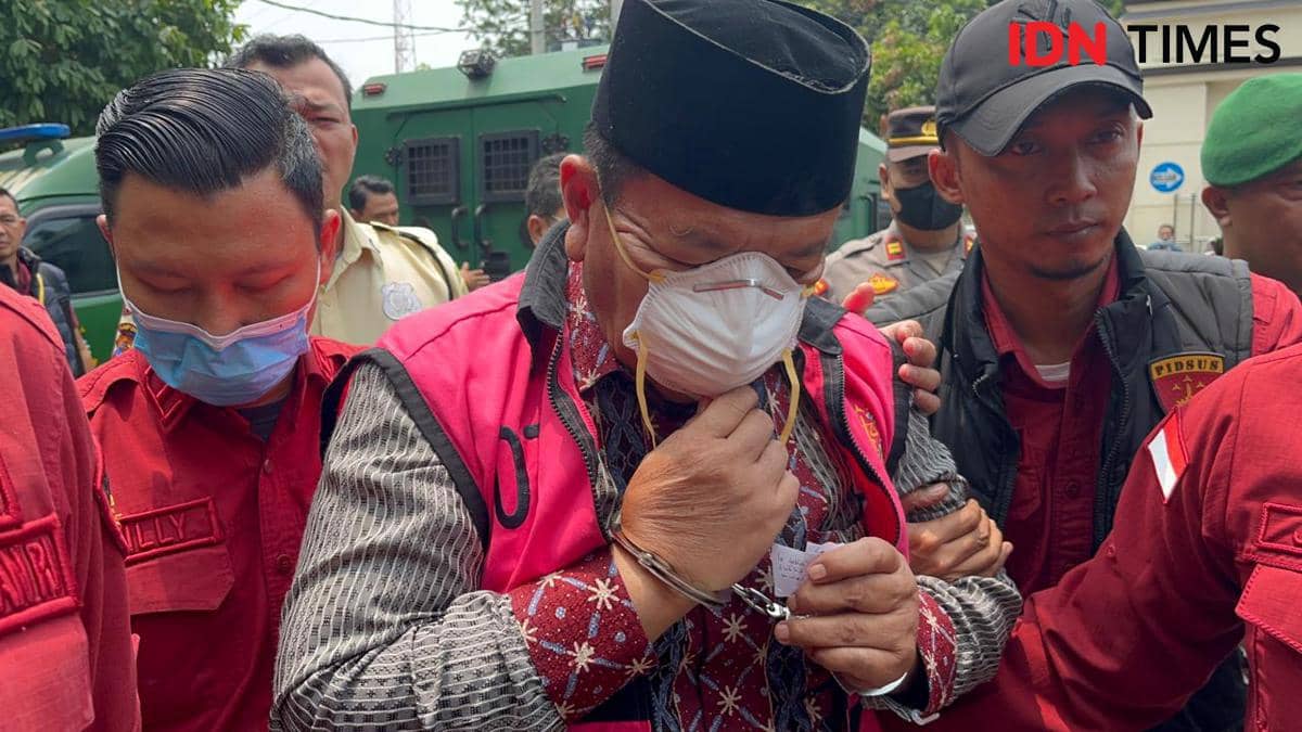Tangan Terborgol, Arinal Djunaidi Jalani Sidang Dakwaan Perdana