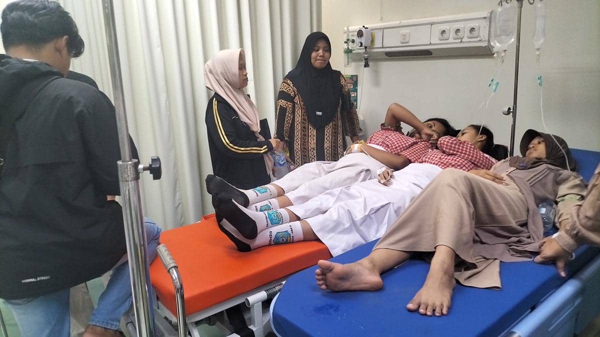 IGD RSUD Suwondo Pati Dipenuhi Ratusan Siswa SMP dan MTs Keracunan MBG