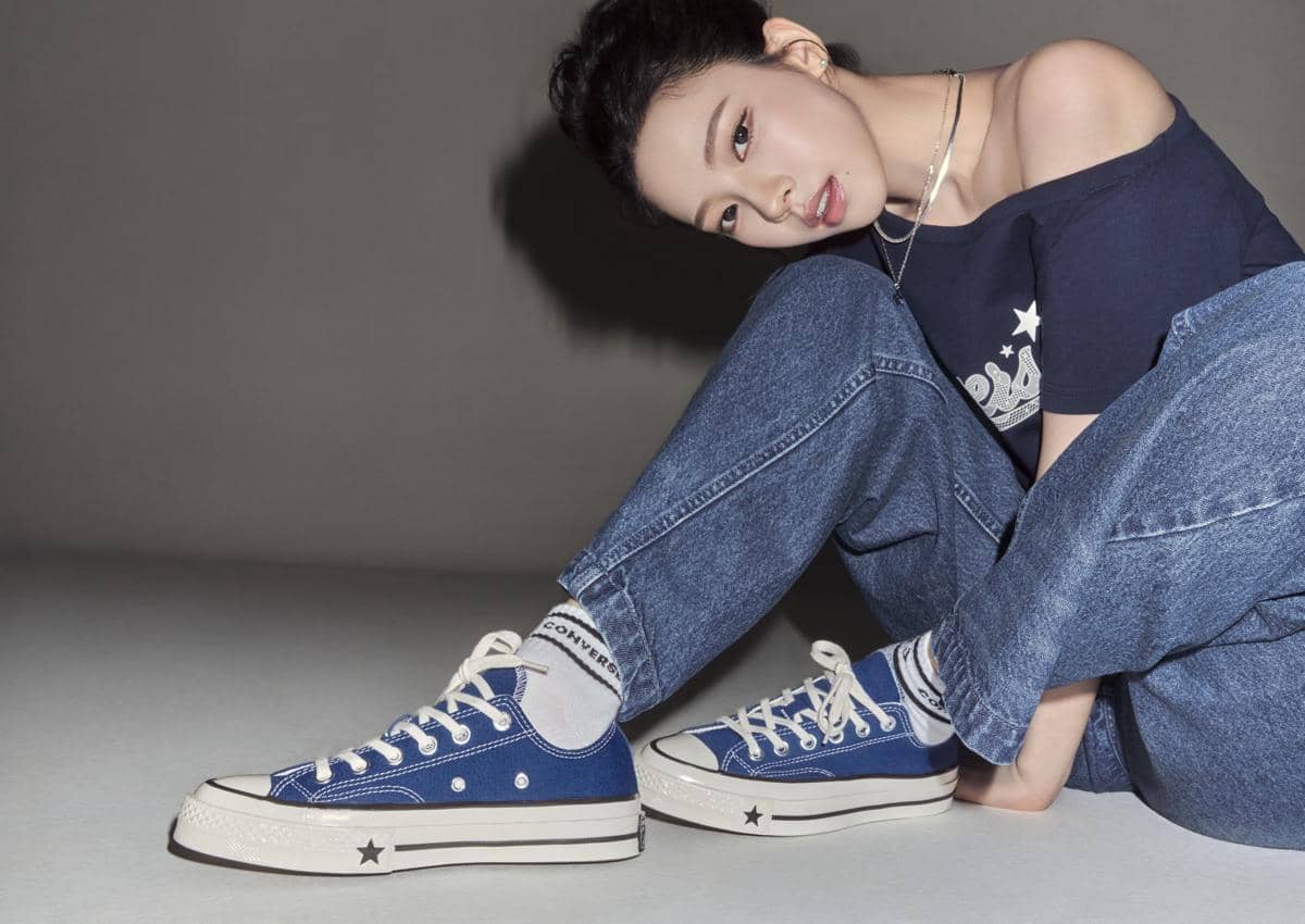 Sepatu sneakers Converse Chuck 70X dengan pembaruan halus yang membuat siluet klasiknya terasa lebih segar.