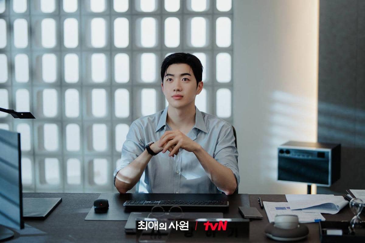 Cuplikan promosi drama Korea My Bias, My Boss dari tvN, menampilkan adegan serial dalam materi dokumentasi resmi.