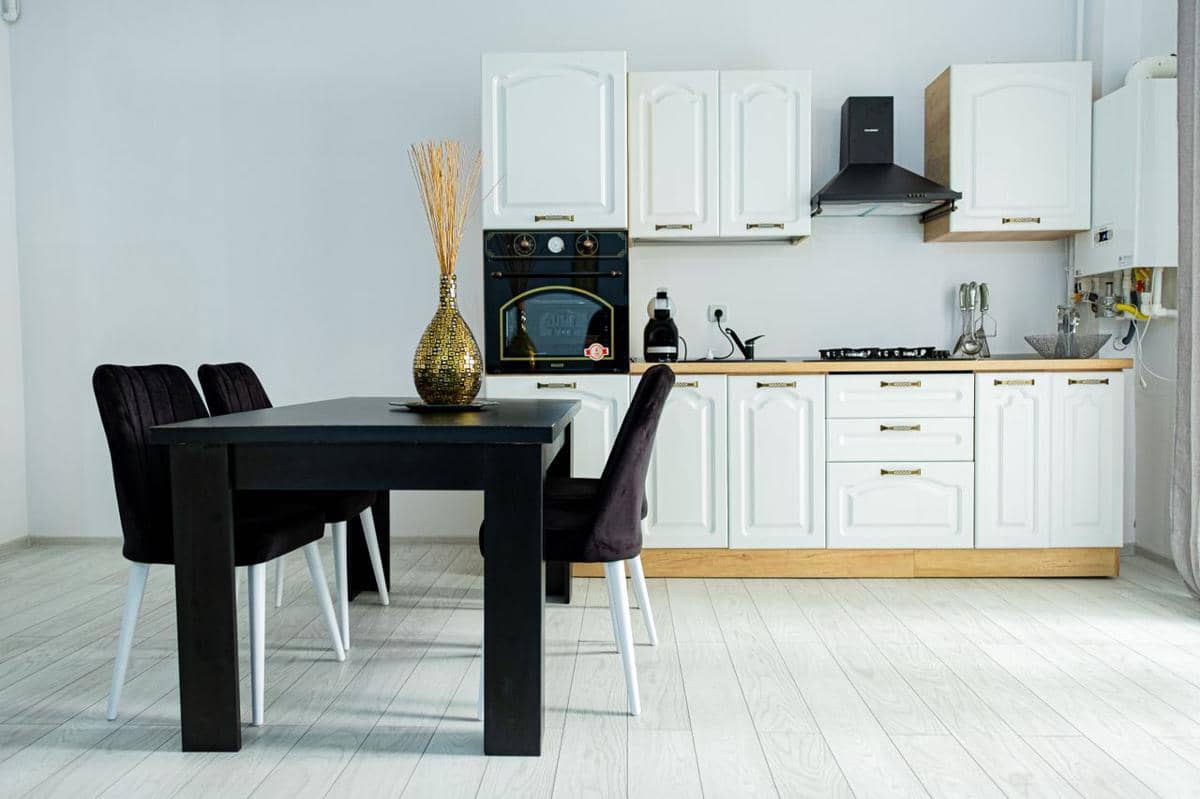 ilustrasi furnitur warna hitam