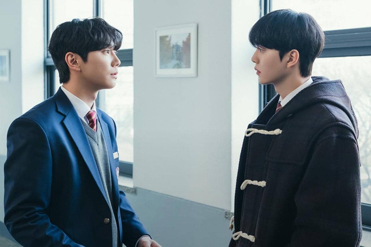 Cuplikan adegan drama Korea Four Hands, Two Sonatas dari tvN dalam materi promosi resmi serial tersebut.