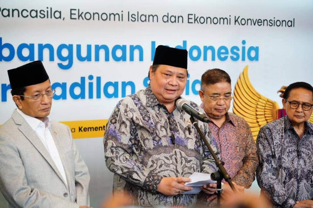 Menteri Koordinator Bidang Perekonomian Airlangga Hartarto dalam Simposium Sumbangan Ekonomi Pancasila, Ekonomi Islam, dan Ekonomi Konvensio