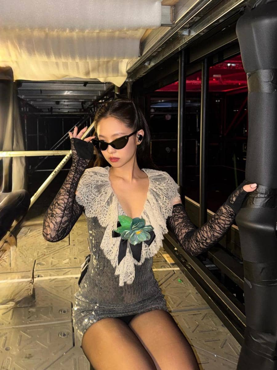 Jennie BLACKPINK berpose untuk potret yang diunggah melalui akun Instagram pribadinya, @jennierubyjane.