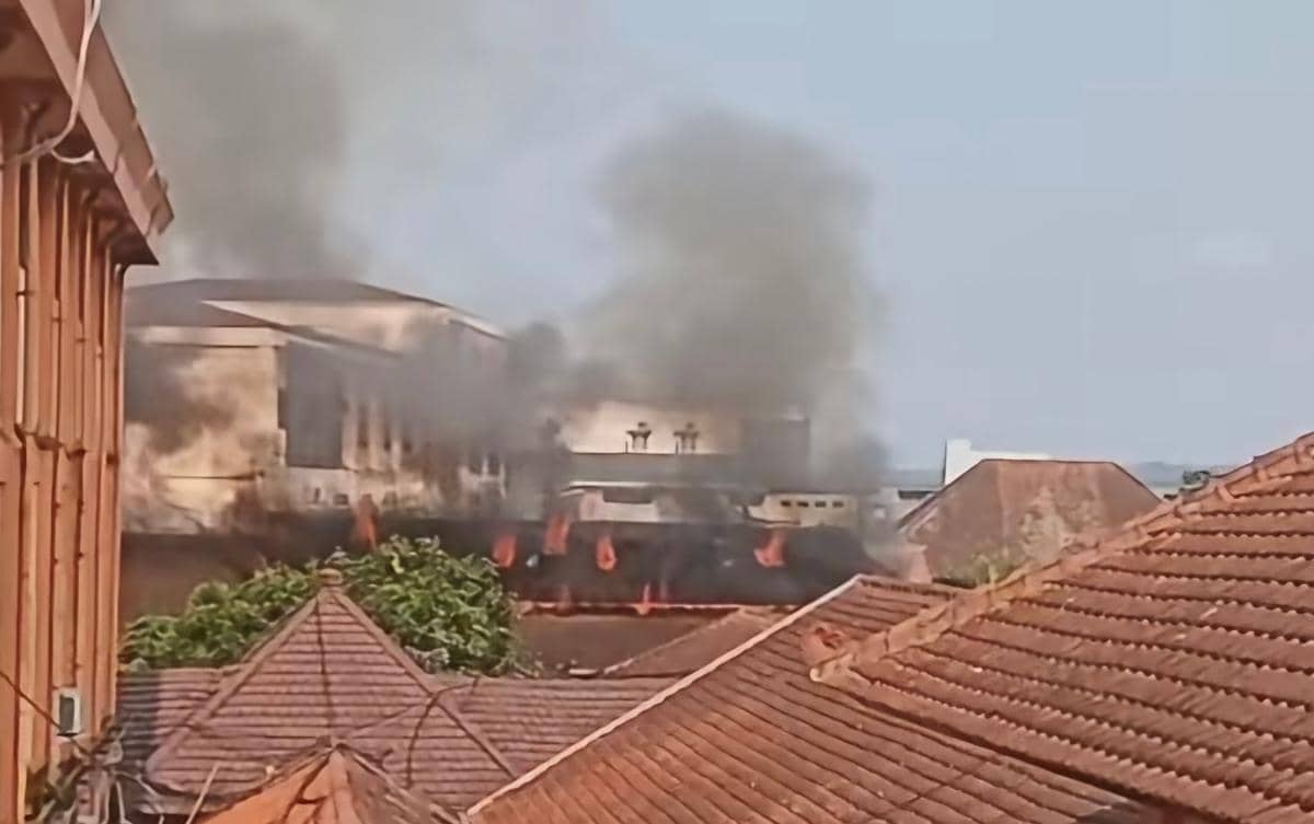 Kebakaran di ruang instalasi gizi RSSA di area rumah sakit, sebagaimana terlihat dalam dokumentasi peristiwa.