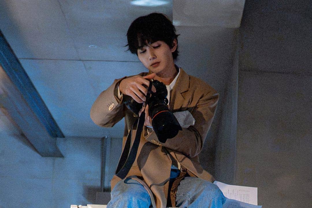 Still cut drama Flex x Cop 2 yang diunggah melalui akun Instagram resmi SBS Drama, menampilkan adegan serial tersebut.