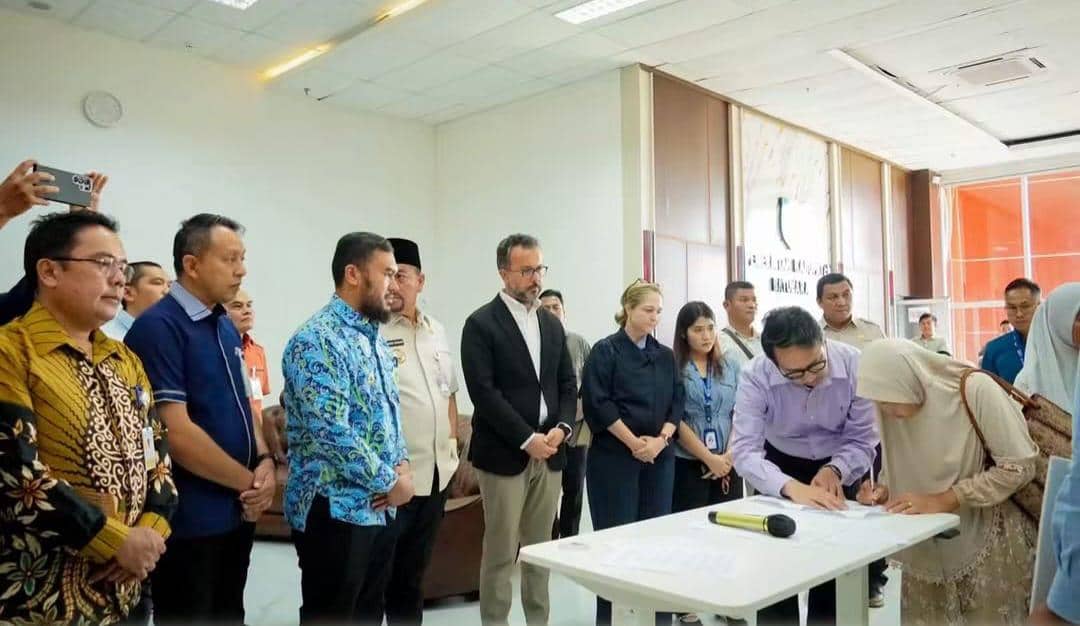 Bantuan bagi korban kebakaran pabrik sabun PT Evyap Sabun Indonesia di KEK Sei Mangkei disalurkan.
