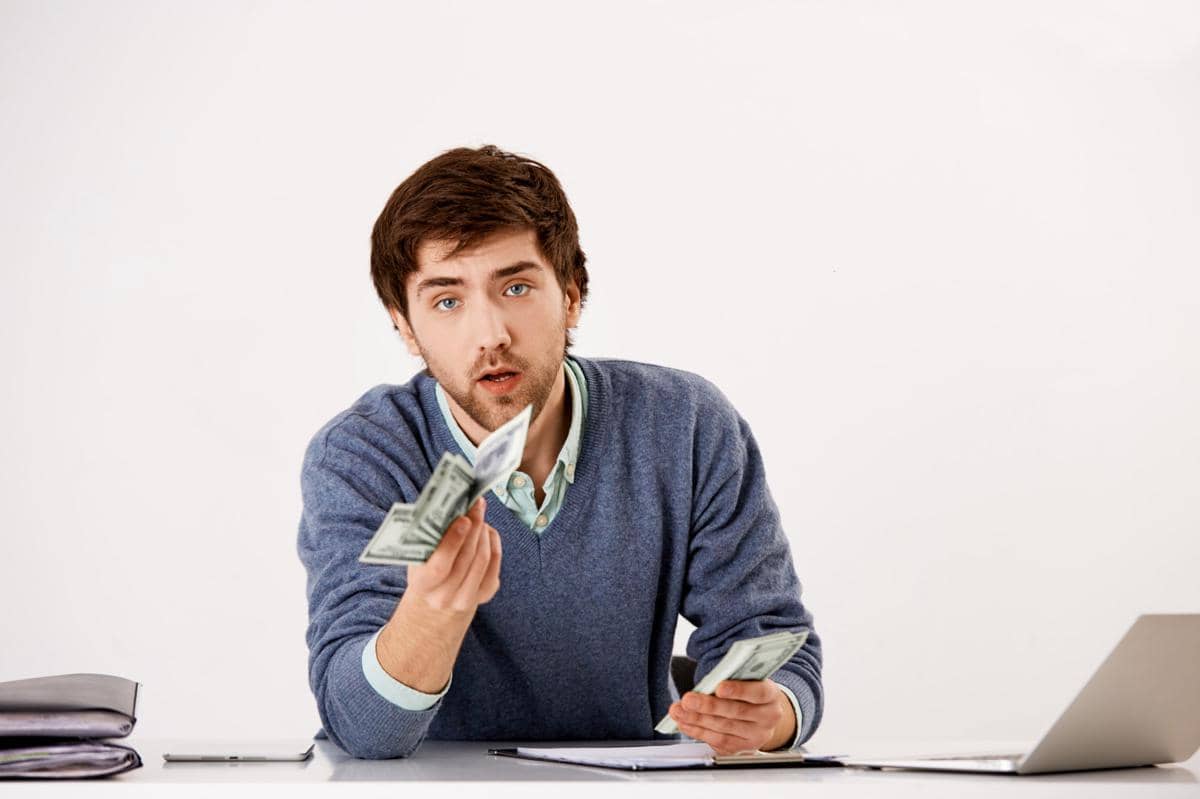 5 Tipe MBTI Cowok yang Paham Money Talks, Realistis Soal Finansial!