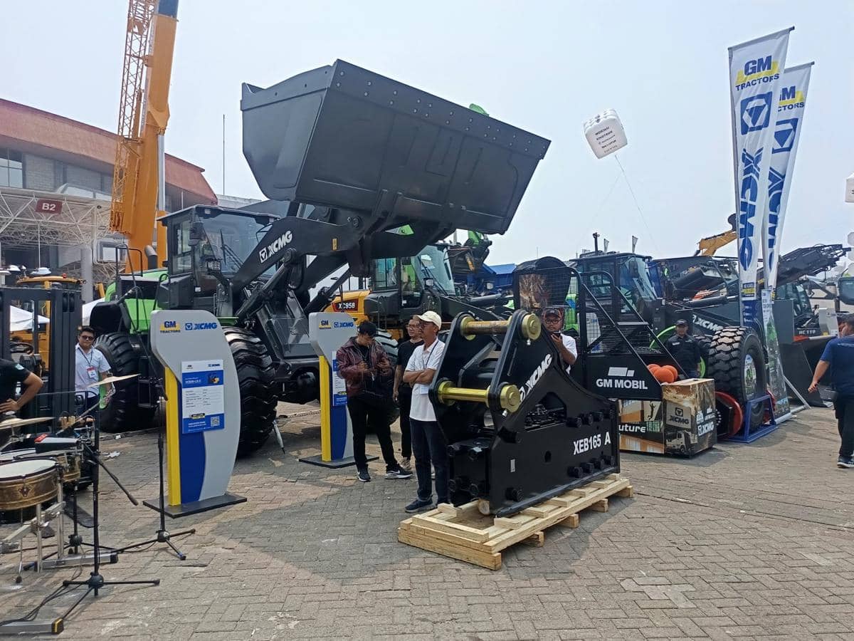 Deretan berbagai model truk FAW Trucks yang dibawa GM Mobil sebagai pilihan kendaraan niaga untuk konsumen.