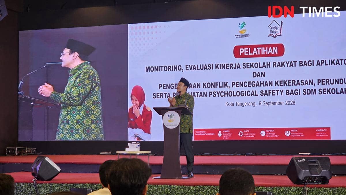 Menteri Sosial Saifullah Yusuf menghadiri kegiatan Sekolah Rakyat di Tangerang dalam agenda bersama para peserta.