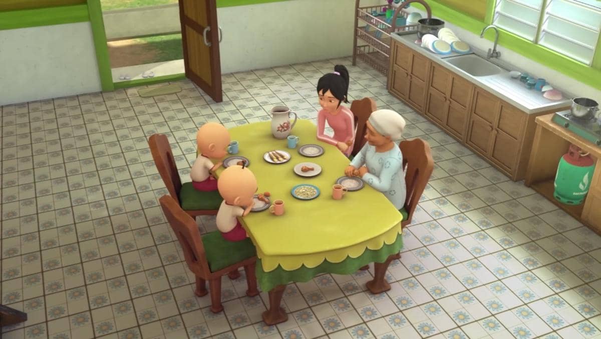 Upin dan Ipin makan bersama Opah dan Kak Ros di rumah