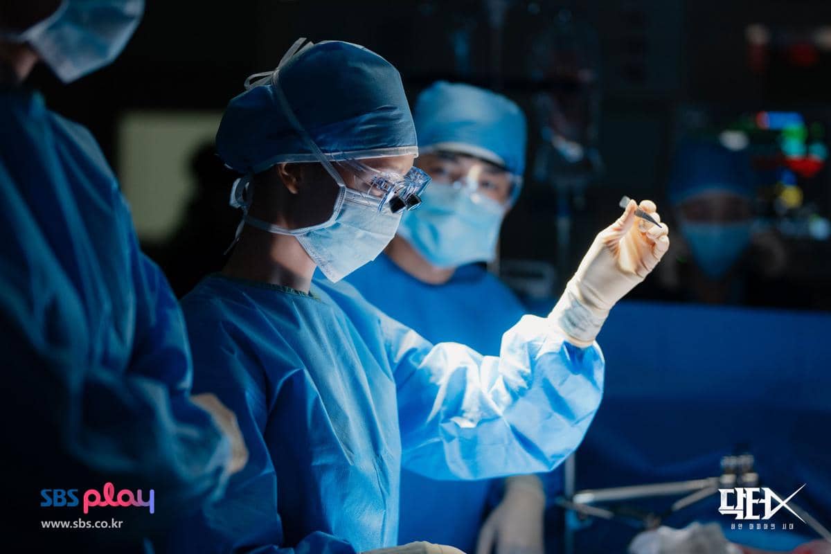 Still cut Doctor X: Age of the White Mafia