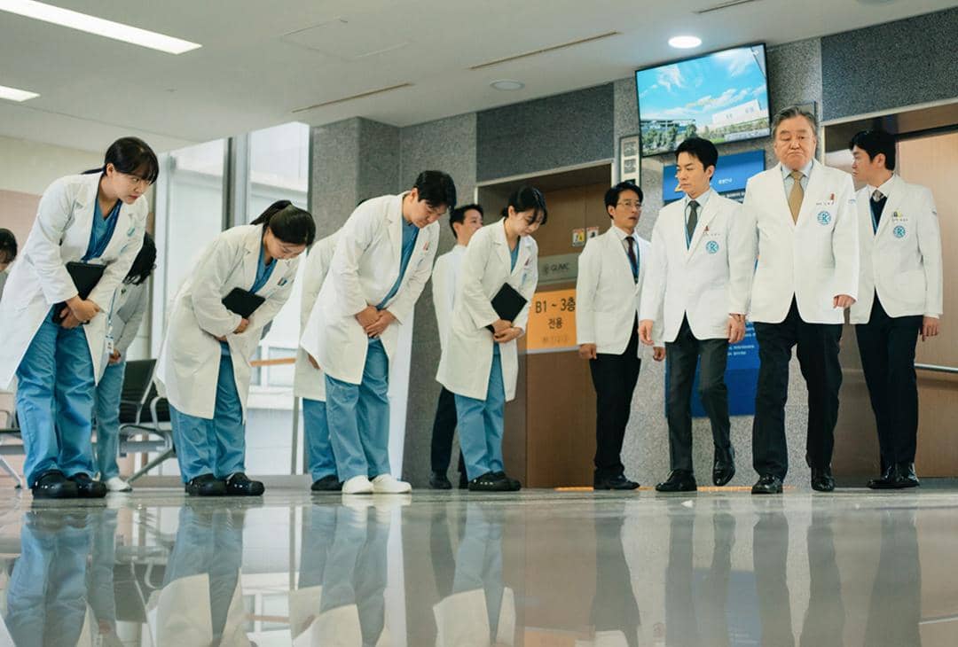 Potongan adegan drama Korea Doctor X dari unggahan akun Instagram resmi SBS Drama, menampilkan cuplikan serial tersebut.