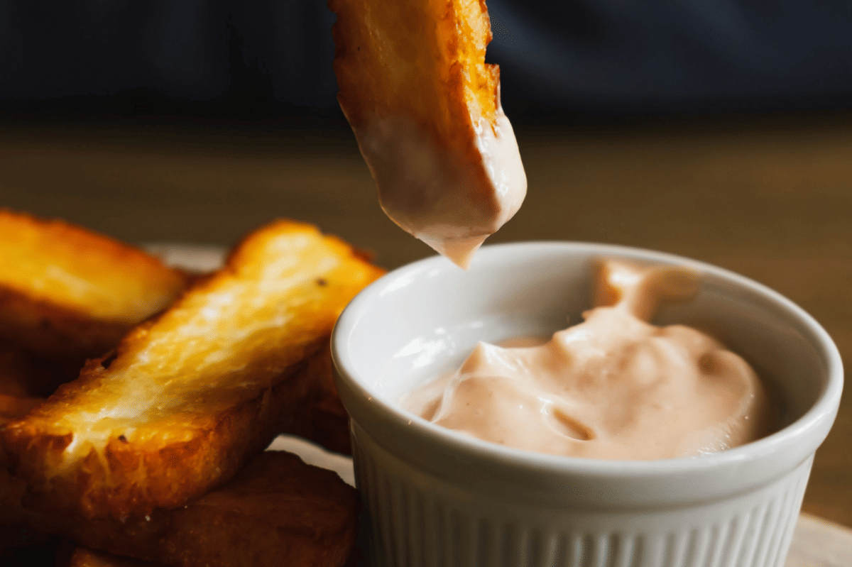 Resep Saus Ranch Blackened ala Popeyes, Creamy, Gurih, dan Pedas!