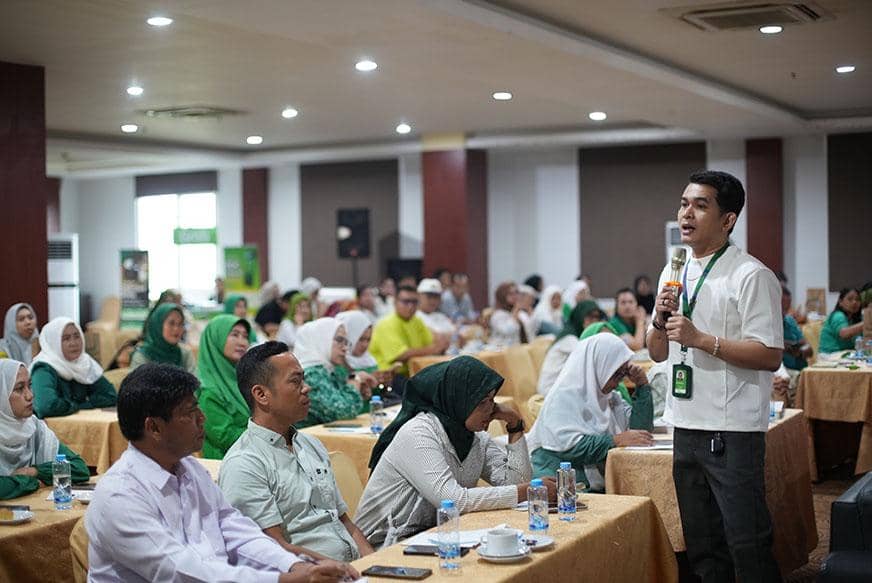 Foto 3 - Mitra GrabMerchant yang mengikuti Teras Perwira Spesial Ulang Tahun 2026 mendapatkan pengetahuan dan keterampilan praktis tentang pemanfaatan teknologi dengan memanfaatkan GrabAds dan Asisten AI GrabMerch.JPG