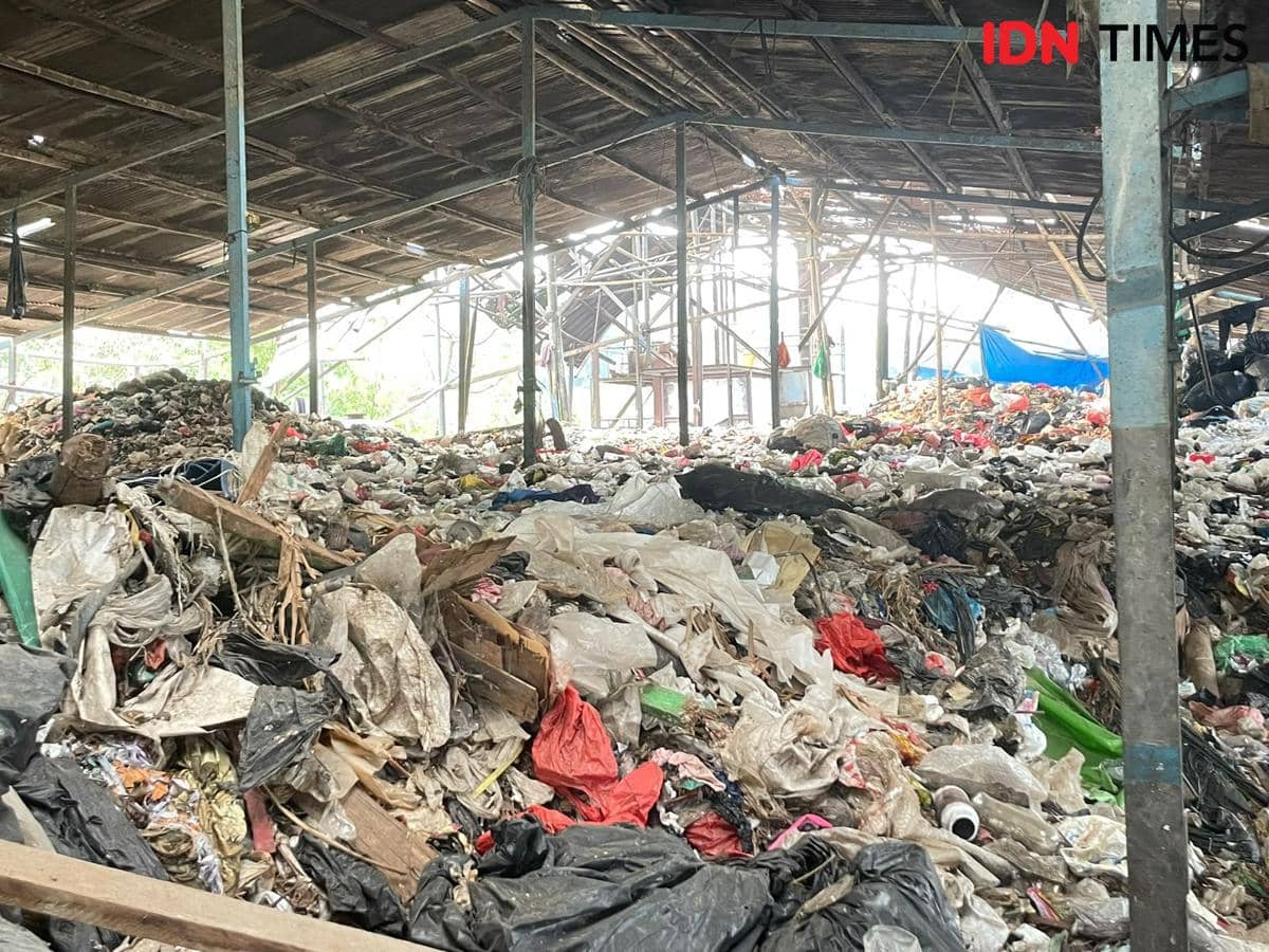 100 Ton Sampah Ancam Cisadane, Izin Abu & Co Tangsel Dipertanyakan (IDN Times/Muhamad Iqbal)