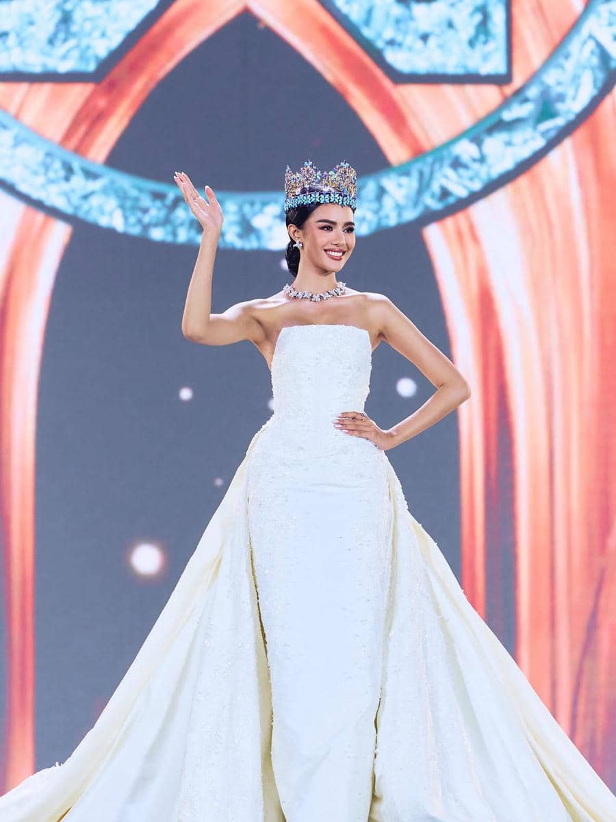 Potret Last Walk Opal Suchata sebagai Miss World 2025
