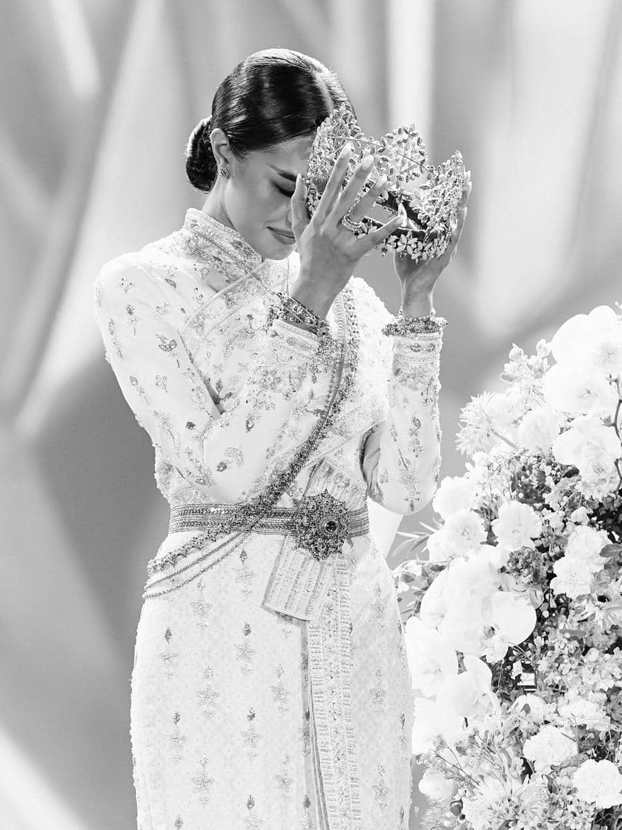 Potret Opal Suchata Last Walk sebagai Miss World 2025