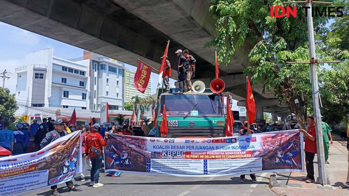 Demo Buruh di DPRD Sulsel Soroti Kelangkaan BBM dan LPG 3 Kg