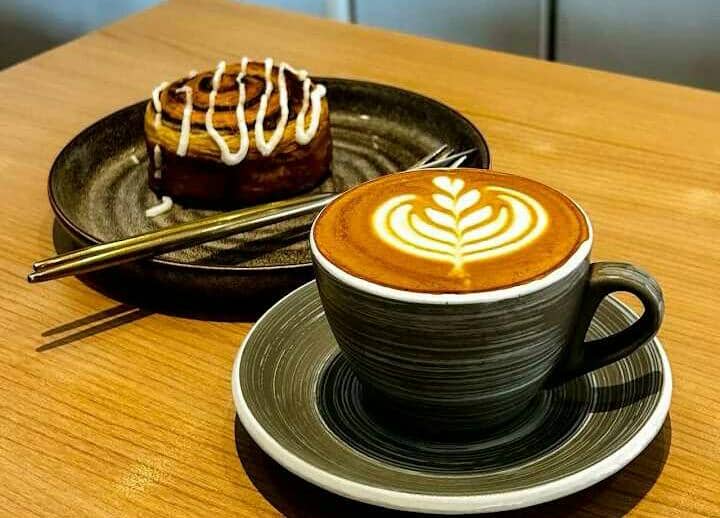 minuman kopi di Gramasi Coffee Cikini, Jakarta Pusat