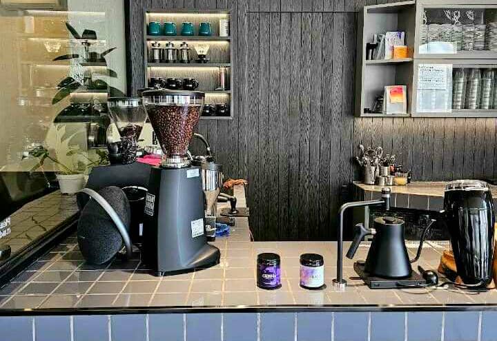 5 Kedai Kopi Hidden Gems di Dekat Stasiun Cikini, Nyaman untuk Bersantai!